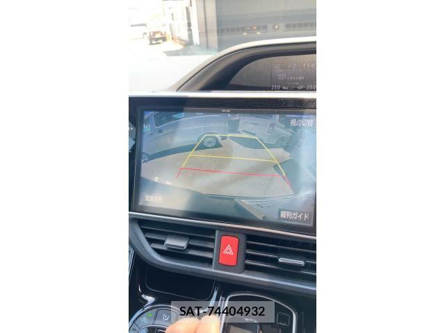 Toyota VOXY 2017-10 8232326-27