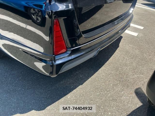 Toyota VOXY 2017-10 8232326-8