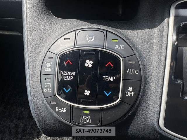 Toyota VOXY 2015-09 8232330-9