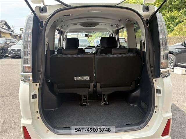 Toyota VOXY 2015-09 8232330-12