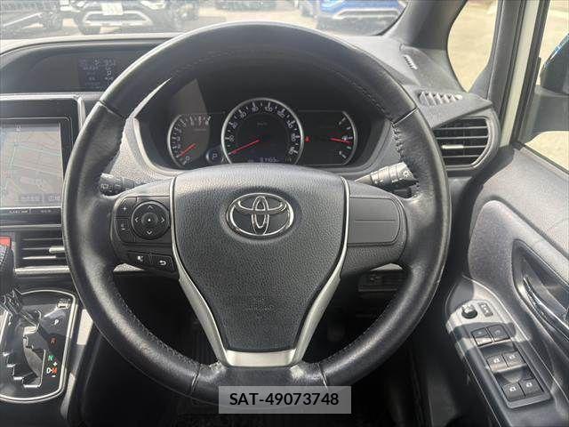 Toyota VOXY 2015-09 8232330-13