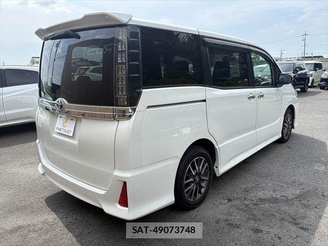 Toyota VOXY 2015-09 8232330-20