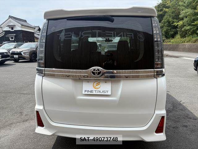 Toyota VOXY 2015-09 8232330-21