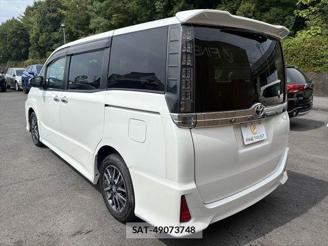 Toyota VOXY 2015-09 8232330-22