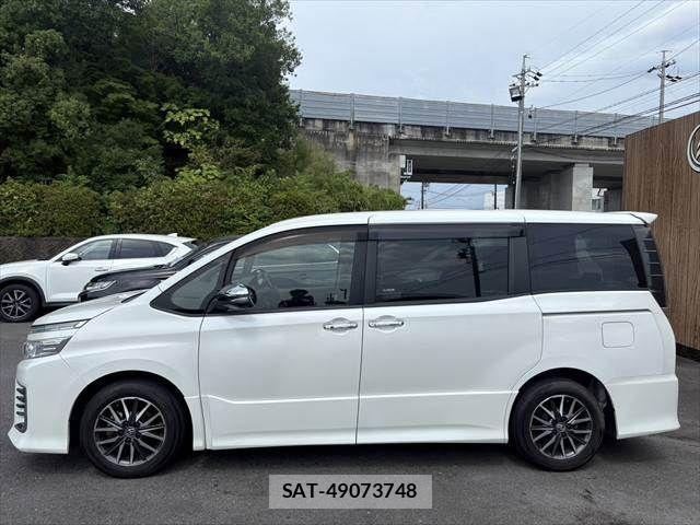 Toyota VOXY 2015-09 8232330-23