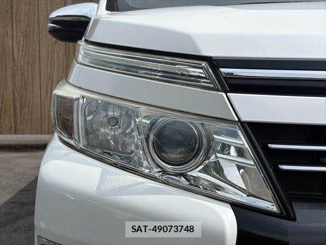 Toyota VOXY 2015-09 8232330-24