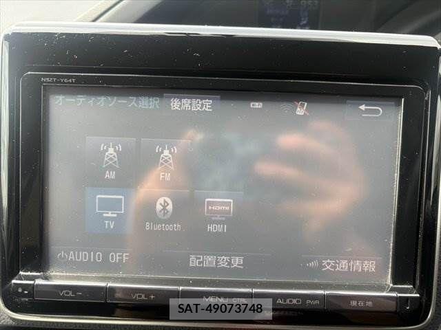 Toyota VOXY 2015-09 8232330-5