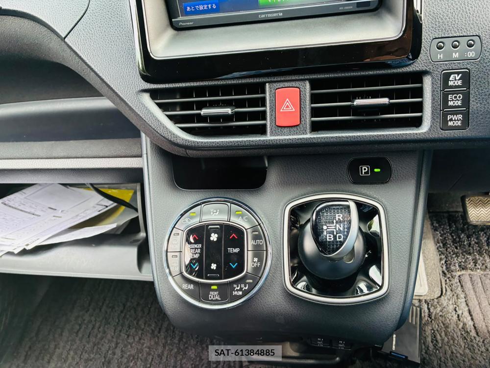 Toyota VOXY HYBRID 2014-09 8149530-19