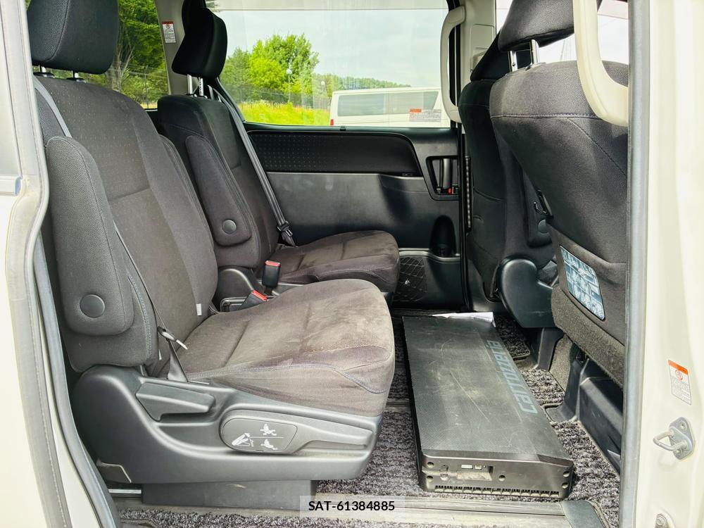 Toyota VOXY HYBRID 2014-09 8149530-8