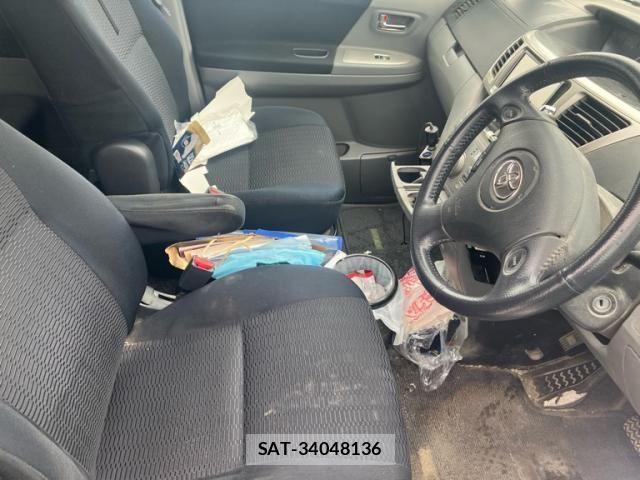 Toyota VOXY 2005-07 8232341-9