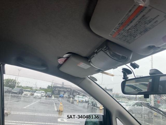 Toyota VOXY 2005-07 8232341-13