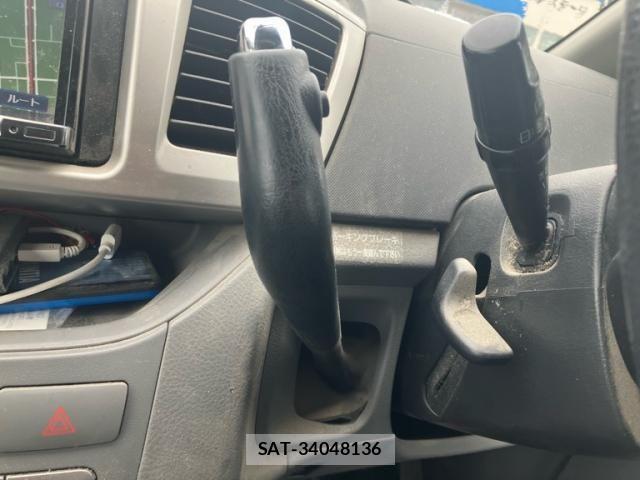 Toyota VOXY 2005-07 8232341-21