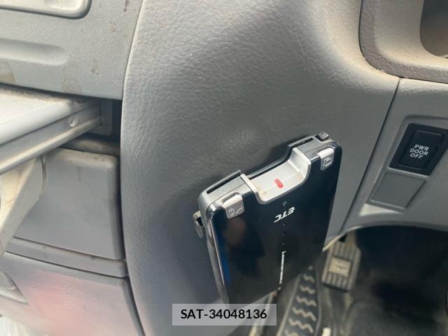 Toyota VOXY 2005-07 8232341-23