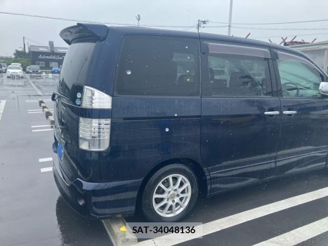 Toyota VOXY 2005-07 8232341-3