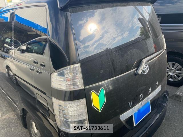 Toyota VOXY 2006-05 8232342-2