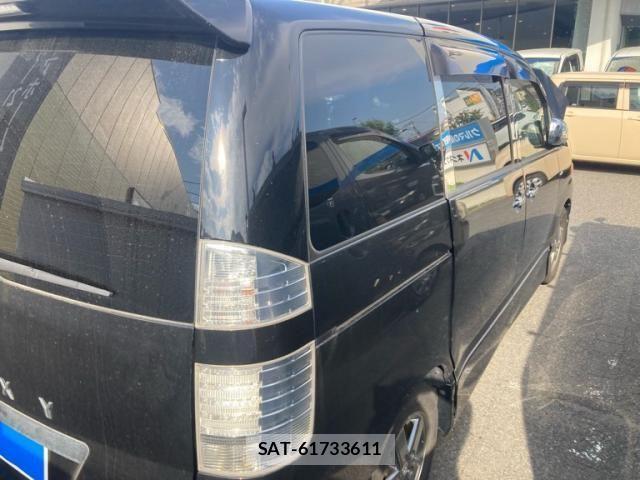 Toyota VOXY 2006-05 8232342-3