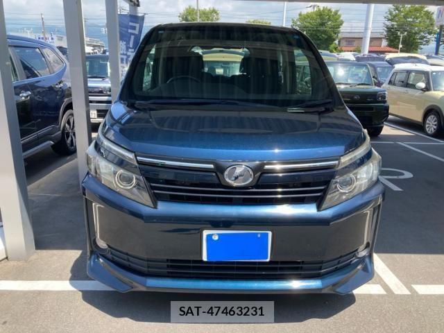 Toyota VOXY 2015-02 8232335-0
