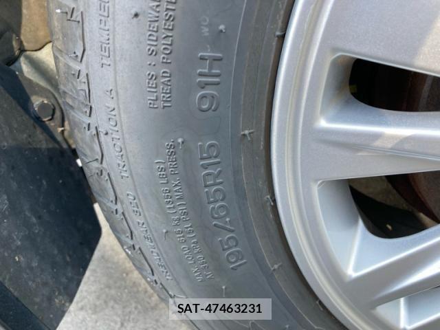 Toyota VOXY 2015-02 8232335-9