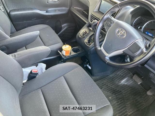 Toyota VOXY 2015-02 8232335-11