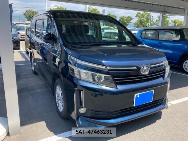 Toyota VOXY 2015-02 8232335-1