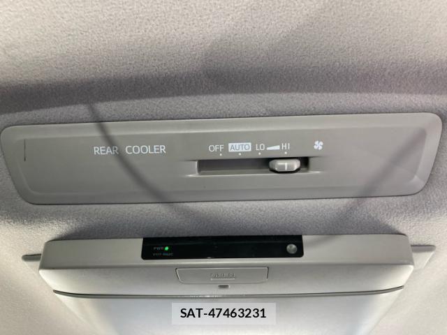 Toyota VOXY 2015-02 8232335-23