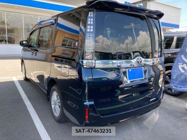 Toyota VOXY 2015-02 8232335-3