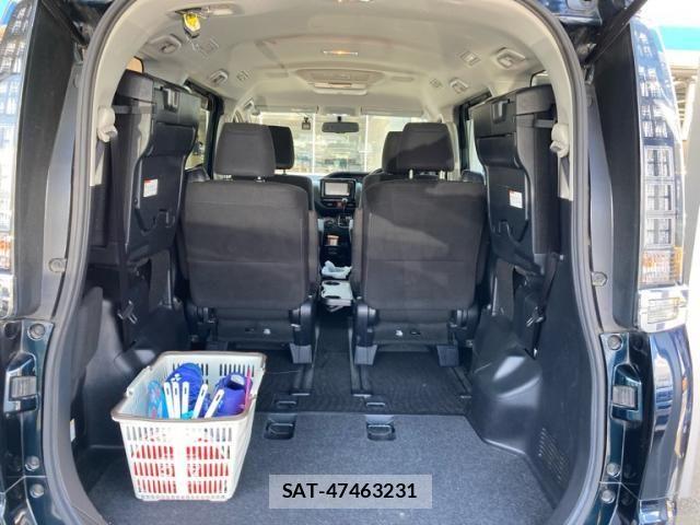 Toyota VOXY 2015-02 8232335-5