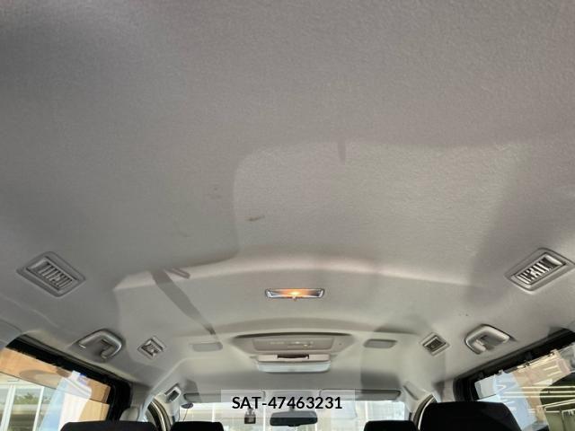 Toyota VOXY 2015-02 8232335-6