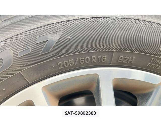 Toyota VOXY 2015-12 8232329-9