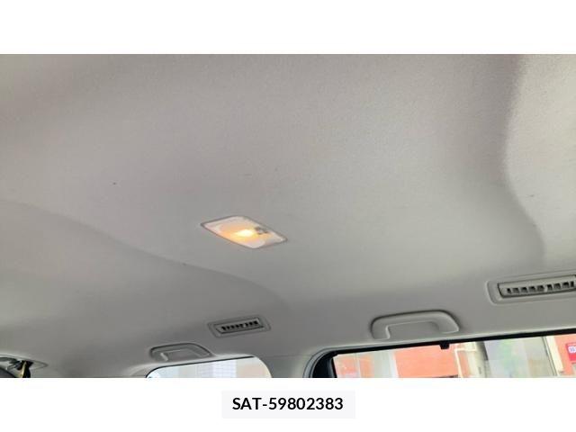 Toyota VOXY 2015-12 8232329-11