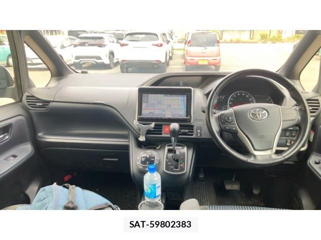 Toyota VOXY 2015-12 8232329-12