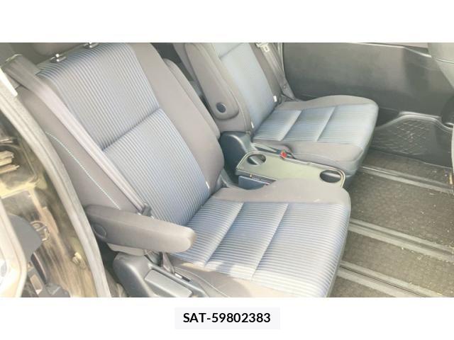 Toyota VOXY 2015-12 8232329-13