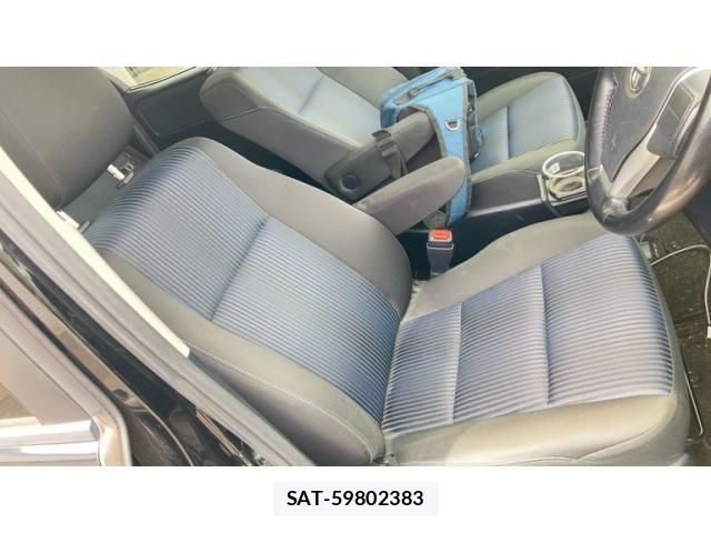 Toyota VOXY 2015-12 8232329-15