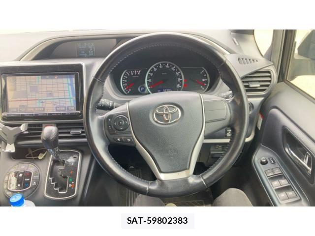 Toyota VOXY 2015-12 8232329-19
