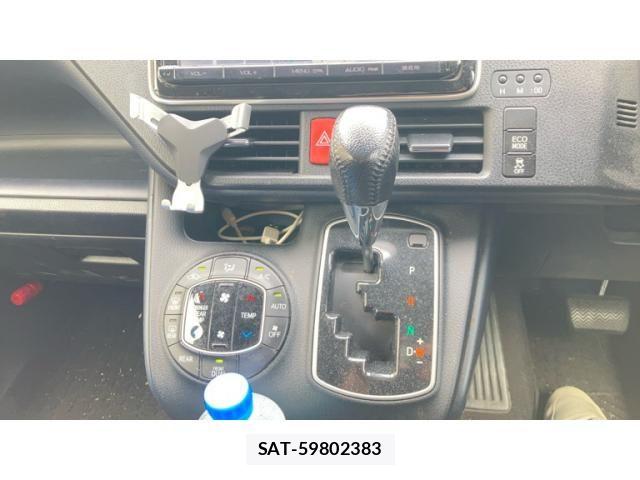 Toyota VOXY 2015-12 8232329-22