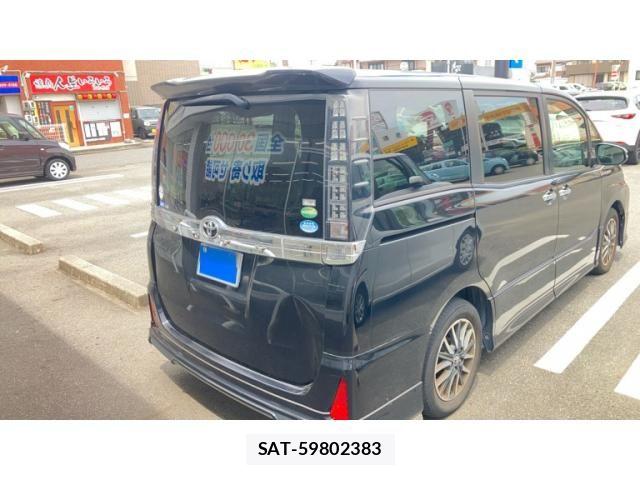 Toyota VOXY 2015-12 8232329-2