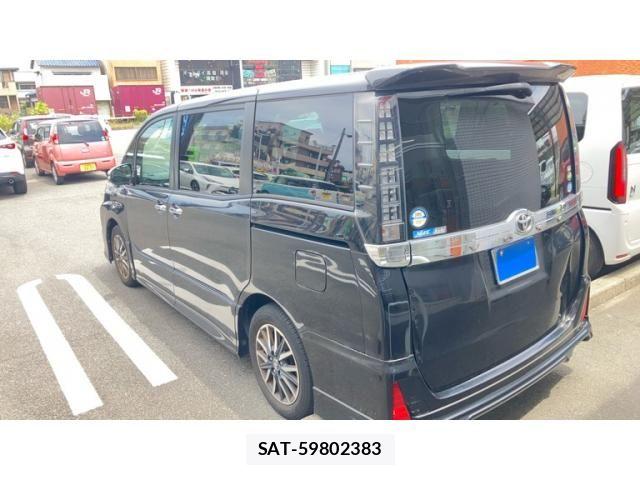 Toyota VOXY 2015-12 8232329-3