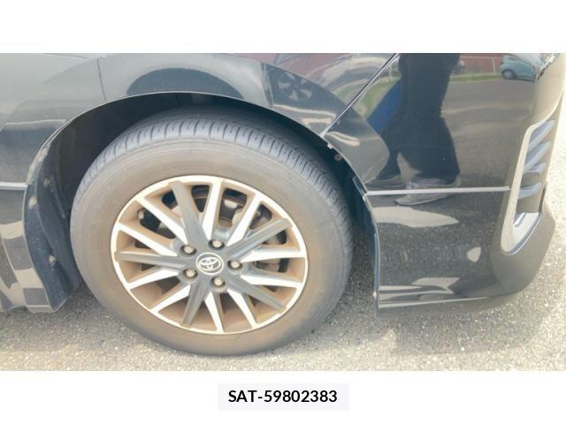 Toyota VOXY 2015-12 8232329-7
