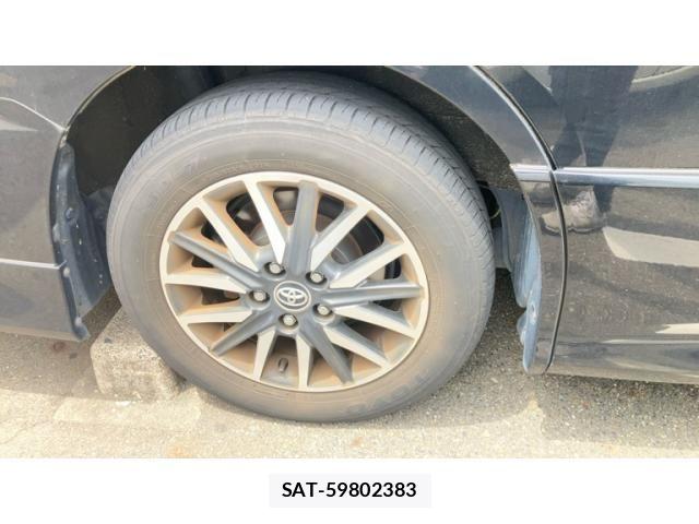 Toyota VOXY 2015-12 8232329-8