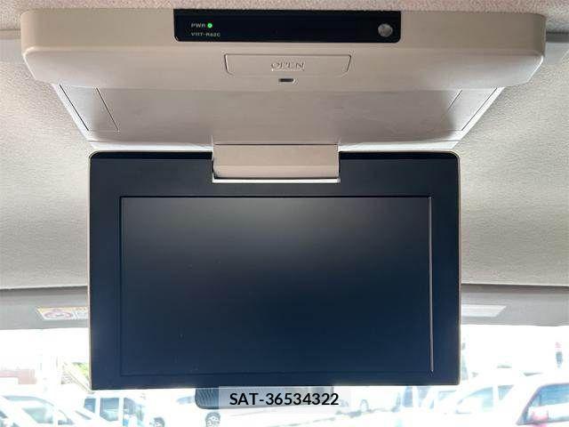 Toyota VOXY 2014-04 8232333-11