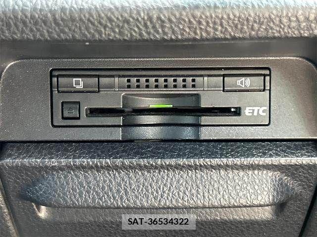 Toyota VOXY 2014-04 8232333-12