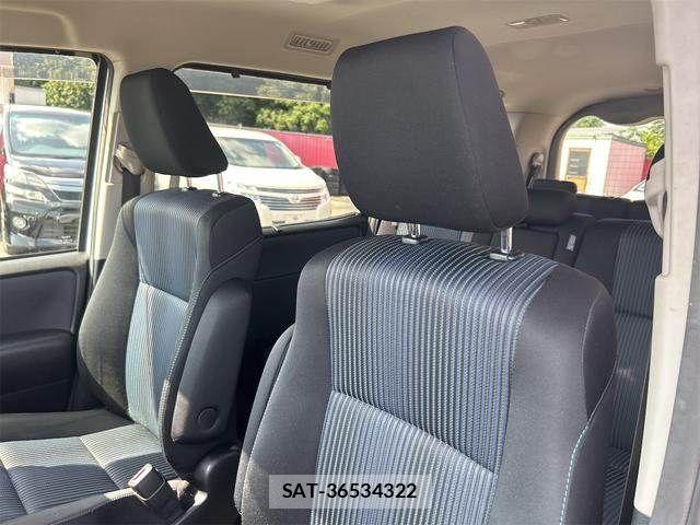 Toyota VOXY 2014-04 8232333-14