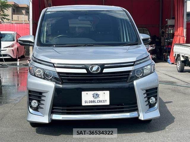 Toyota VOXY 2014-04 8232333-1