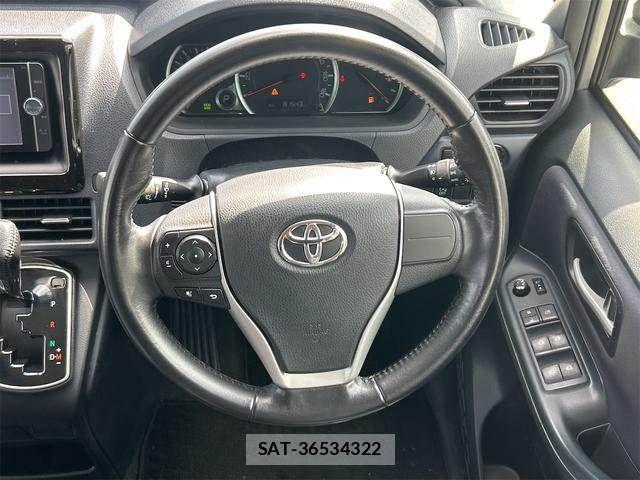 Toyota VOXY 2014-04 8232333-20