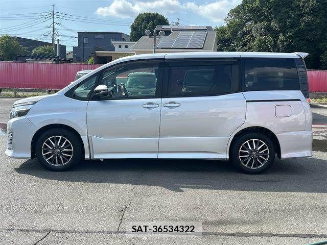 Toyota VOXY 2014-04 8232333-2