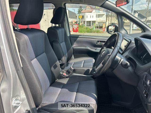 Toyota VOXY 2014-04 8232333-29