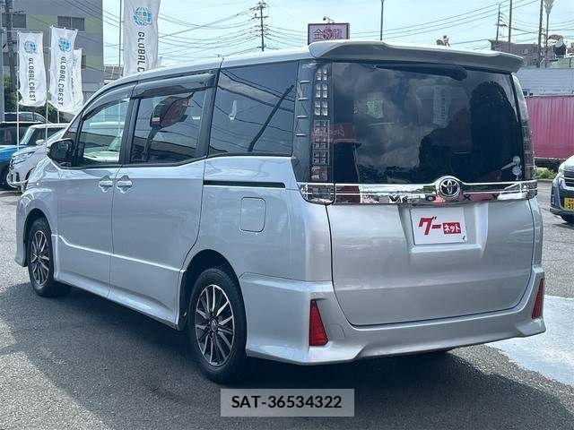 Toyota VOXY 2014-04 8232333-4