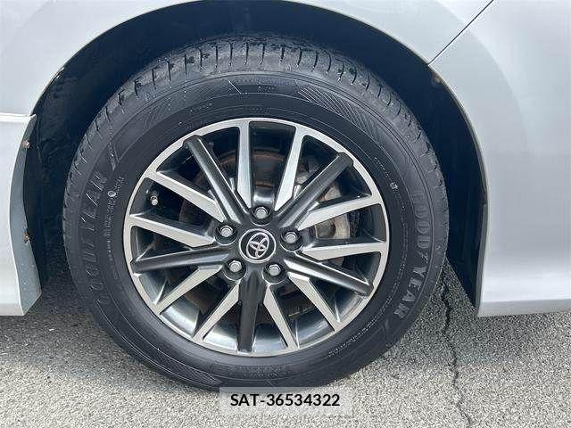 Toyota VOXY 2014-04 8232333-7