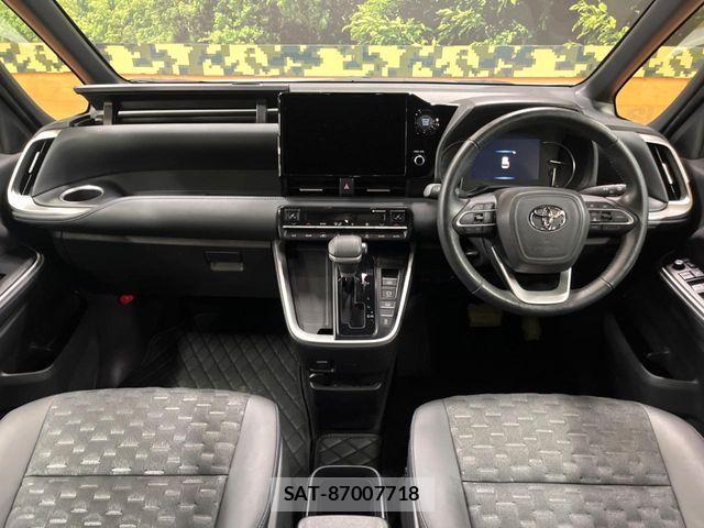 Toyota VOXY 2024-05 8247108-1