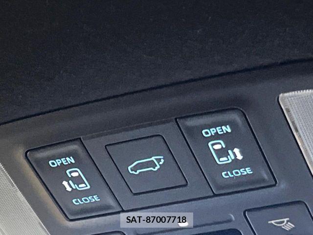 Toyota VOXY 2024-05 8247108-5